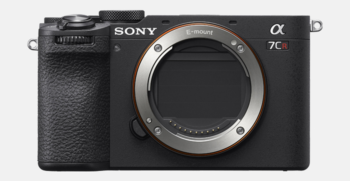 Immagine che mostra il lato anteriore del corpo della fotocamera con otturatore del sensore chiuso