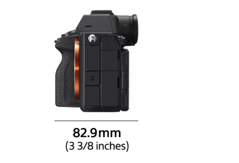 Immagine del prodotto della parte laterale destra della fotocamera con profondità 82,9 mm contrassegnata.
