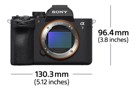 Vista frontale della fotocamera con dimensione: larghezza 130,3 mm e altezza di 96,4 mm